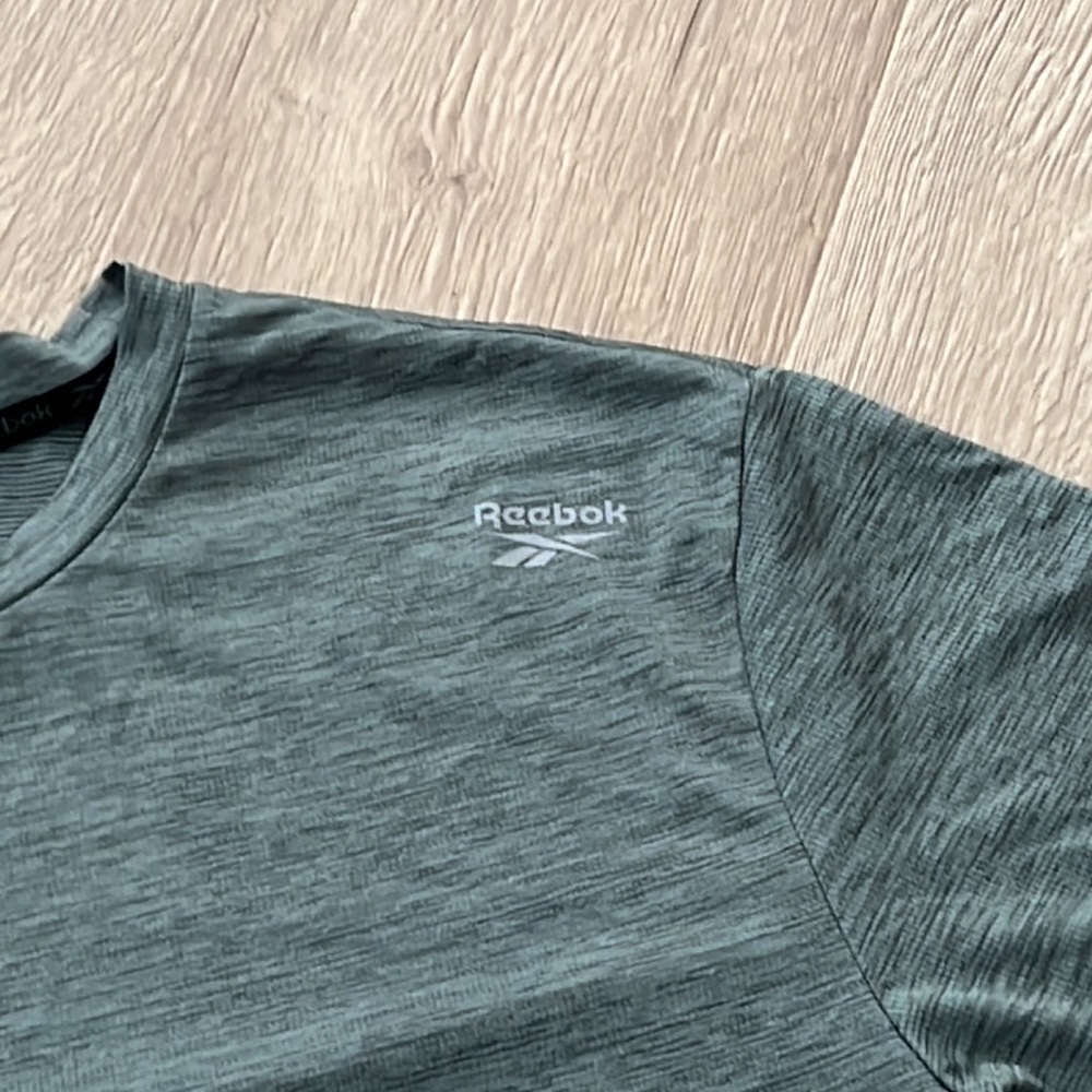 Reebok t-shirt - Picture 3 of 3